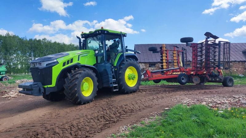 Гибридный колесный трактор