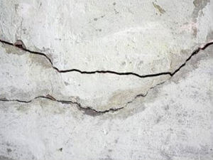 Появление трещин и разрушение бетона от воздействия влаги